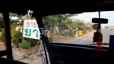 Fahrt mit dem Songtau durch Sukhothai zur alten Tempelstadt
