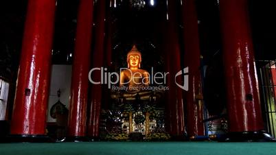 goldene Buddha Statue in einem Tempel in Chiang Mai, Thailand