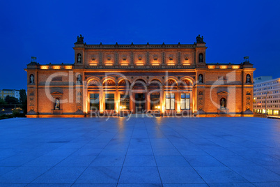 Die Hamburger Kunsthalle am Abend