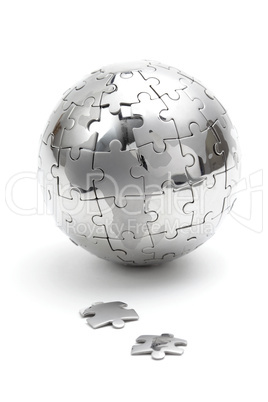 Puzzle Globus, Close-up auf weißem Hintergrund