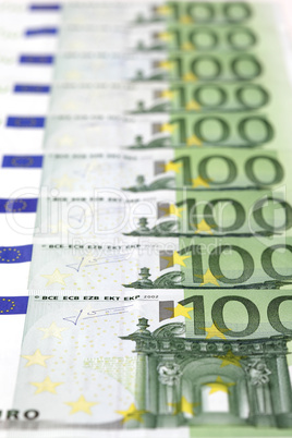 100- Euro- Scheine in Reihe