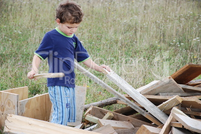 Holzbretter und Kind