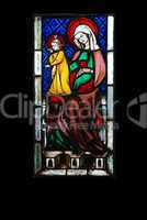 Glasfenster: die Muttergottes mit Jesuskind