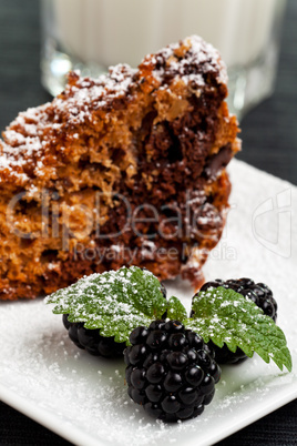 Marmorkuchen auf einem weißem Teller