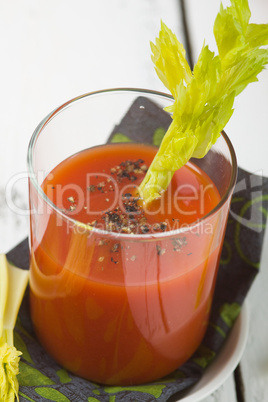 Tomatensaft mit Sellerie