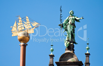 Statue auf dem Hamburger Rathaus