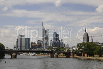 Main und Skyline in Frankfurt