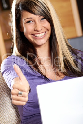 Frau mit Laptop