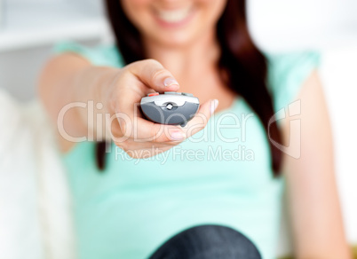 Close-up of a caucasian hoding a remote in the living-room
