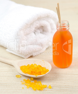 Badesalz und Duftöl/ bath salt and fragrance oil