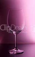 leeres Rotweinglas coloriert/ empty red wine glass colored