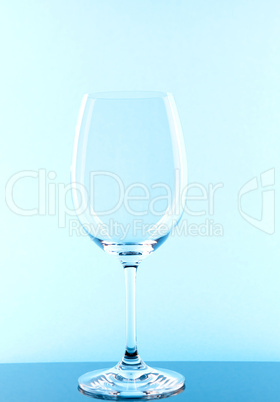 Rotweinglas blau coloriert/red wine glass colored in blue