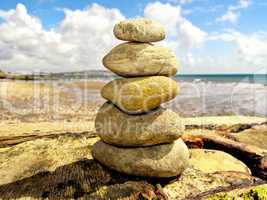 Steinturm am Strand