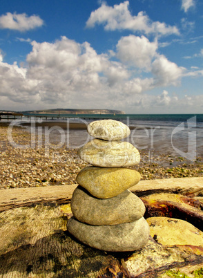 Steinturm am Strand