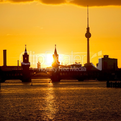 oberbaumbruecke berlin sunset