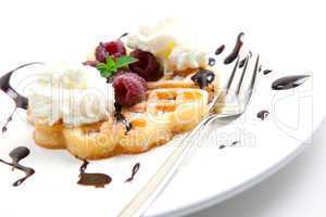 Fruchtwaffel und Sahne/ fruit waffle and cream