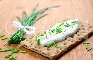 Knäckebrot und Schnittlauch/ crispbread and chives