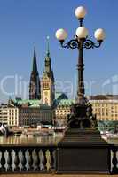 Hamburger Rathaus und Nikolaikirche