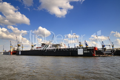 Trockendock im hamburger Hafen