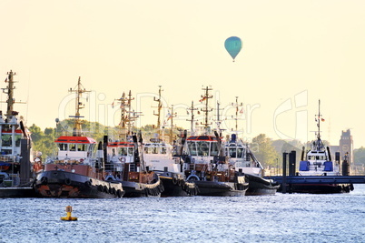 Hafenschlepper im Hamburger Hafen