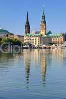 Hamburger Rathaus und Nikolaikirche