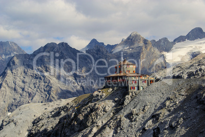 Stilfser Joch Tibet-Hütte - Stelvio Pass Tibet-Hut 01