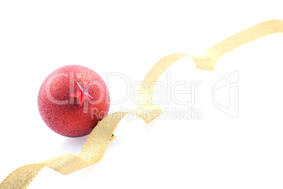 rote Weihnachtskugel mit Band / red christmas ball with ribbon