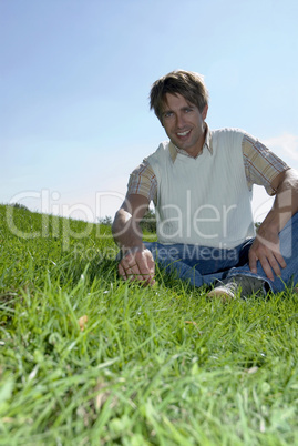 Mann im Gras