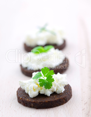 Pumpernickel Canapé / pumpernickel bread canapé