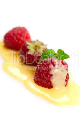 Beeren in Vanillesosse / beery in vanilla sauce