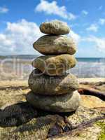 Steinturm am Strand