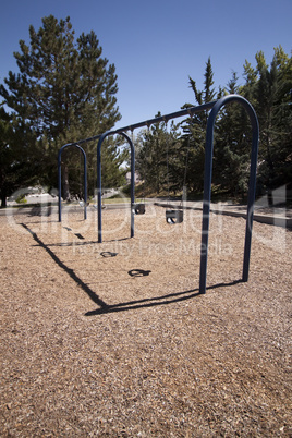 Schaukelgerüst auf einem Spielplatz