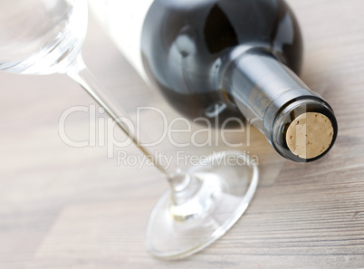 Weinflasche und Glas / wine bottle and glass