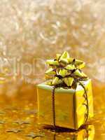 goldenes Geschenk / golden gift