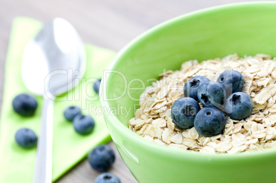 Haferflocken in Schale / oat flakes in bowl