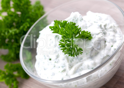 frischer Kräuterquark / fresh curd with herb