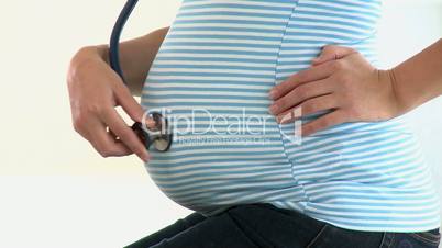 Schwangere mit Stethoskop