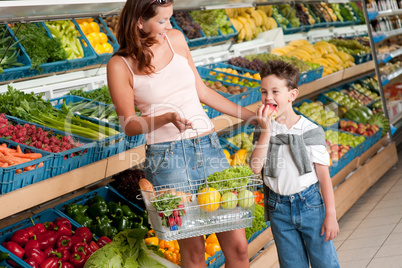 Grocery store shopping - Woman with child