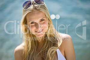 Blond woman with sunglasses with sunglasses