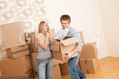 Moving house: Young couple with box