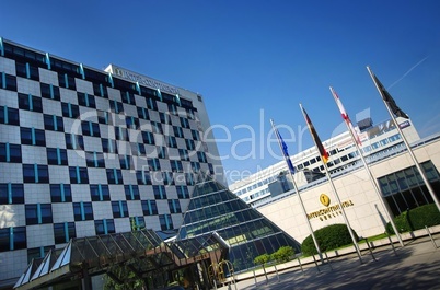 Hotel Intercontinental Berlin Hochhaus mit Schachbrettmuster