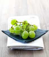 Weintrauben auf Schale / grape on blue bowl