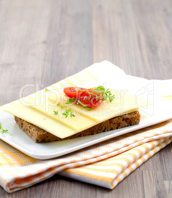 Brot mit Käse und Kresse / bread with cheese