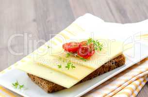 Brot mit Käse / bread with cheese