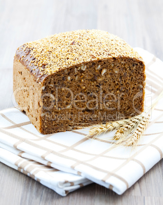 Brot auf Tuch / bread on dishtowel