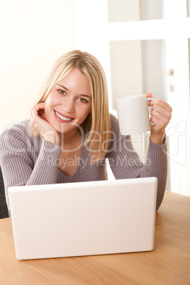 Student series - Blond woman with white mug