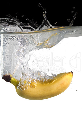 Banane fällt ins Wasser
