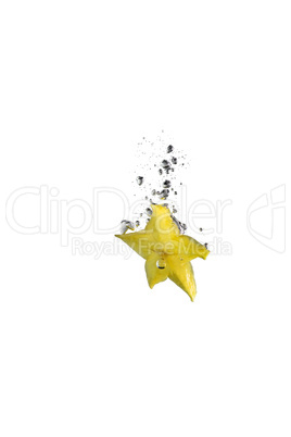 Sternfruchtscheibe fallen ins Wasser
