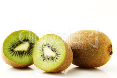 eine Kiwi und zwei halbe