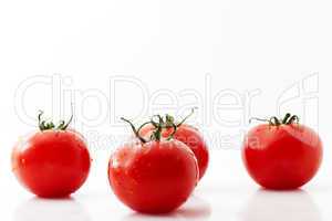 eine tomate vor drei